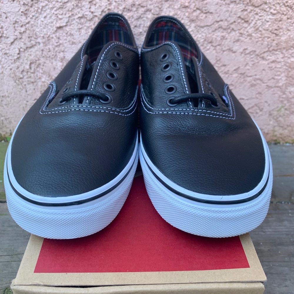 Vans authentic shoes black leather/white NIB D.S.